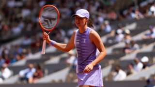 French Open: Swiatek downs compatriot Linette