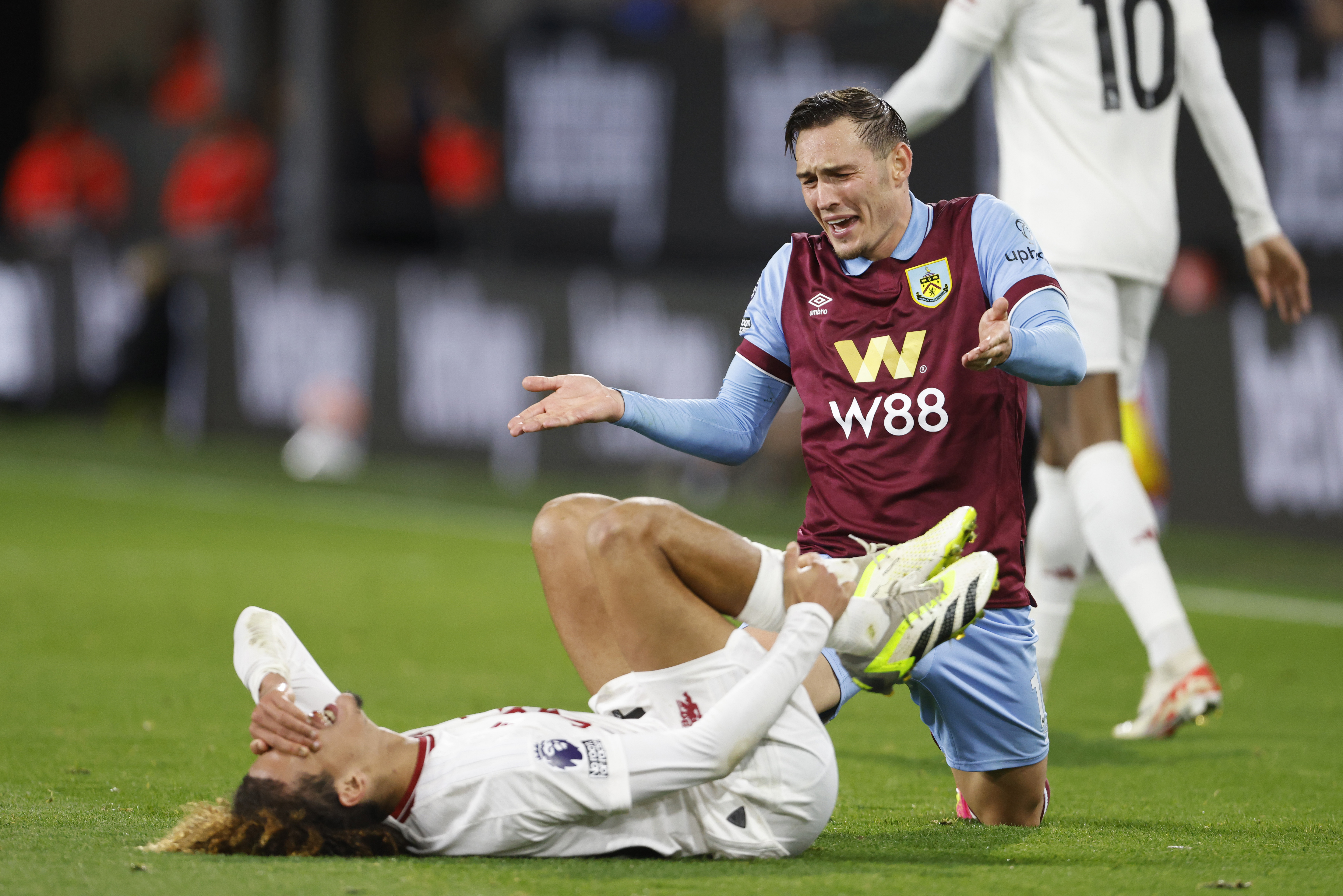 Bruno Fernandes scores stunner as Man Utd beat Burnley to end losing run