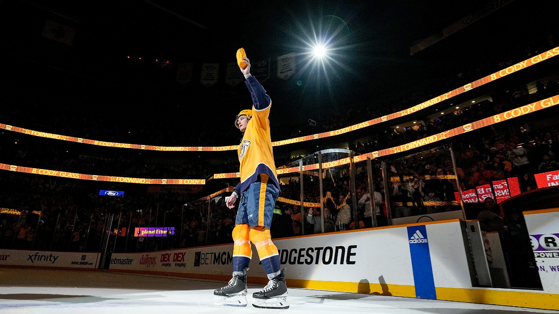 NHL: Glass notches hat trick in Predators' 8th straight win