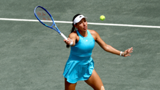 Pegula battles past Cocciaretto to keep Charleston title defence alive