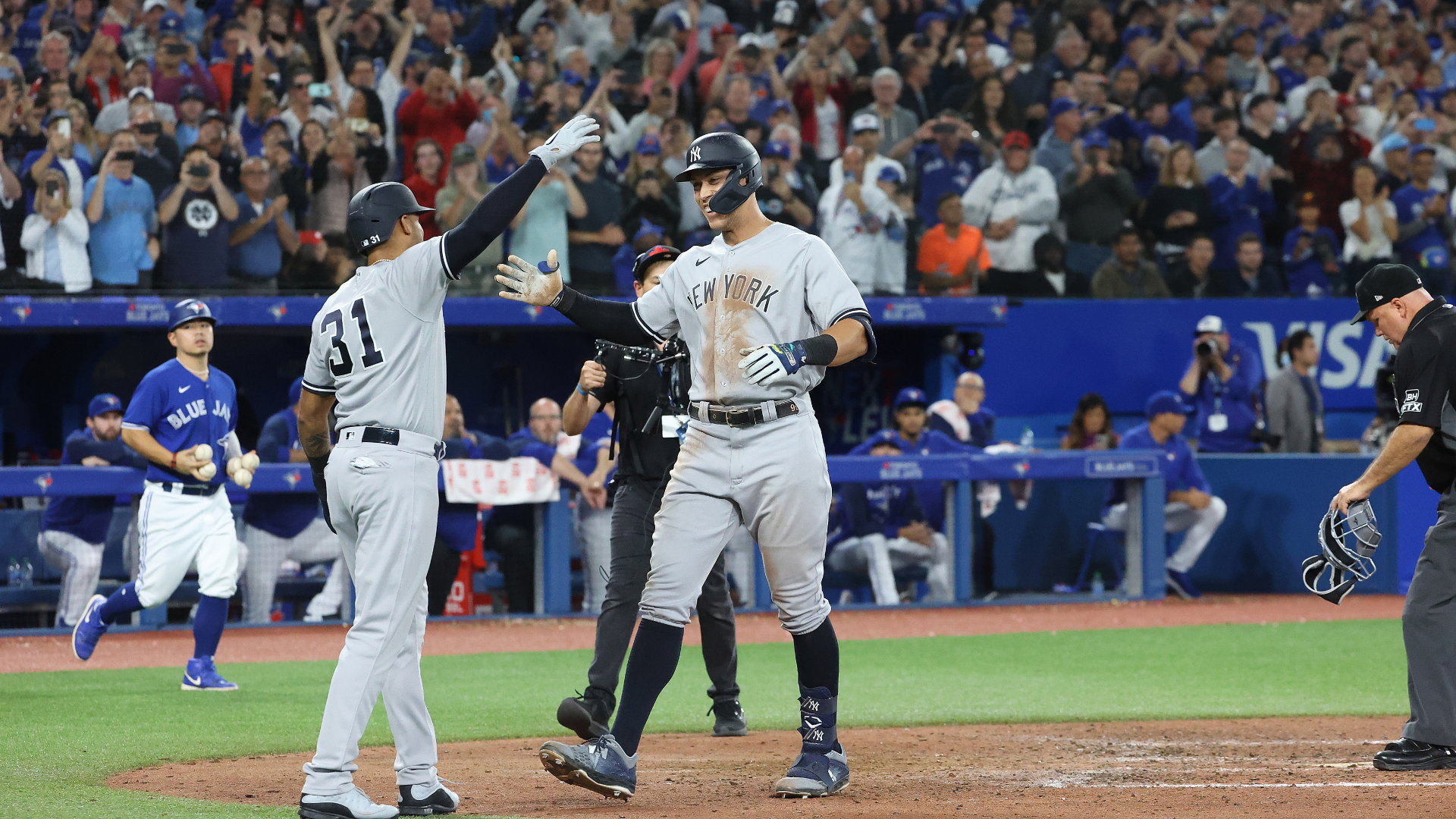 Hakim meledakkan home run ke-61 untuk mengikat rekor