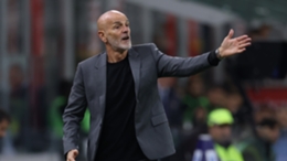 Stefano Pioli gives instructions during Milan's 2-1 win against Spezia