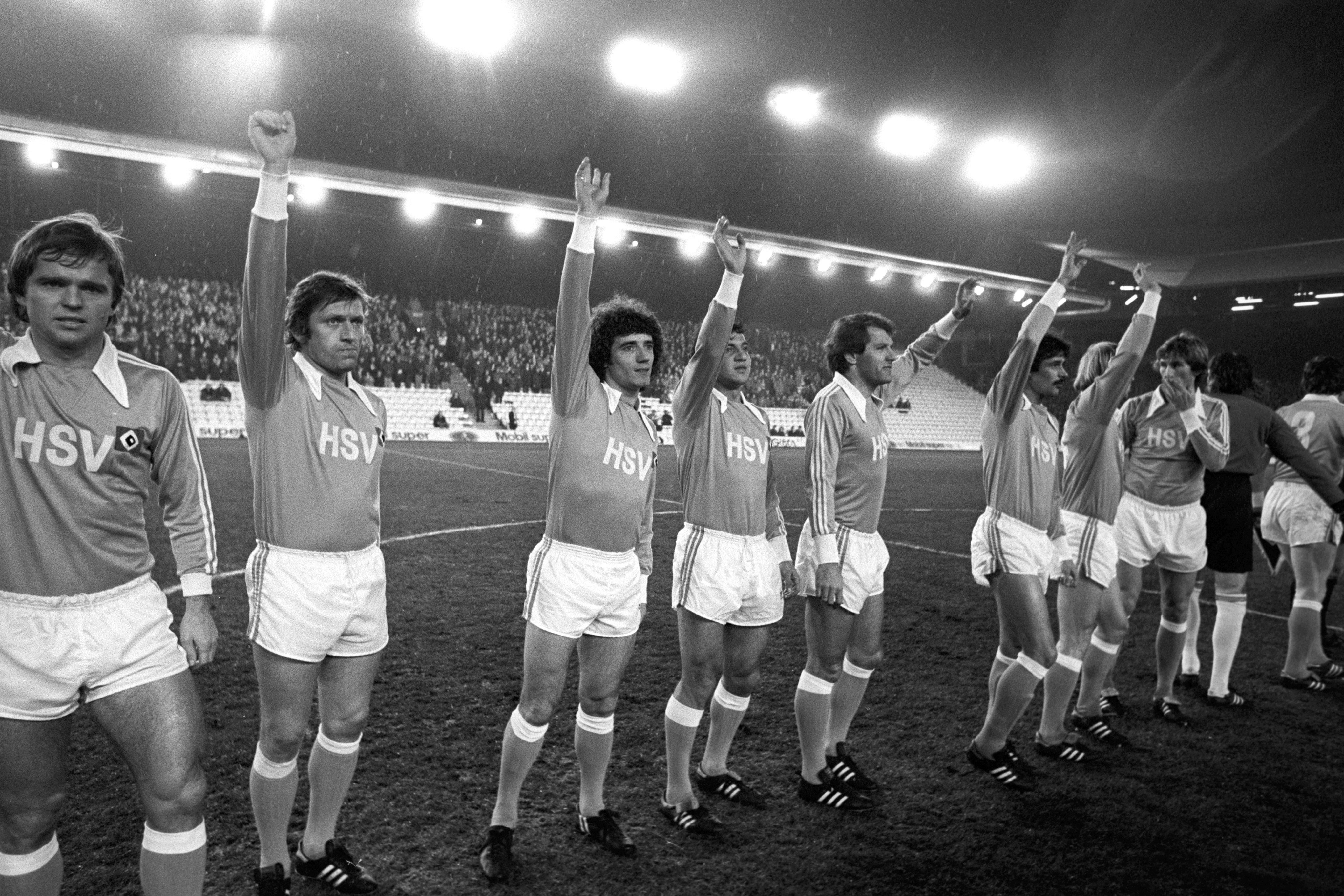 Kevin Keegan in Hamburg's team line-up