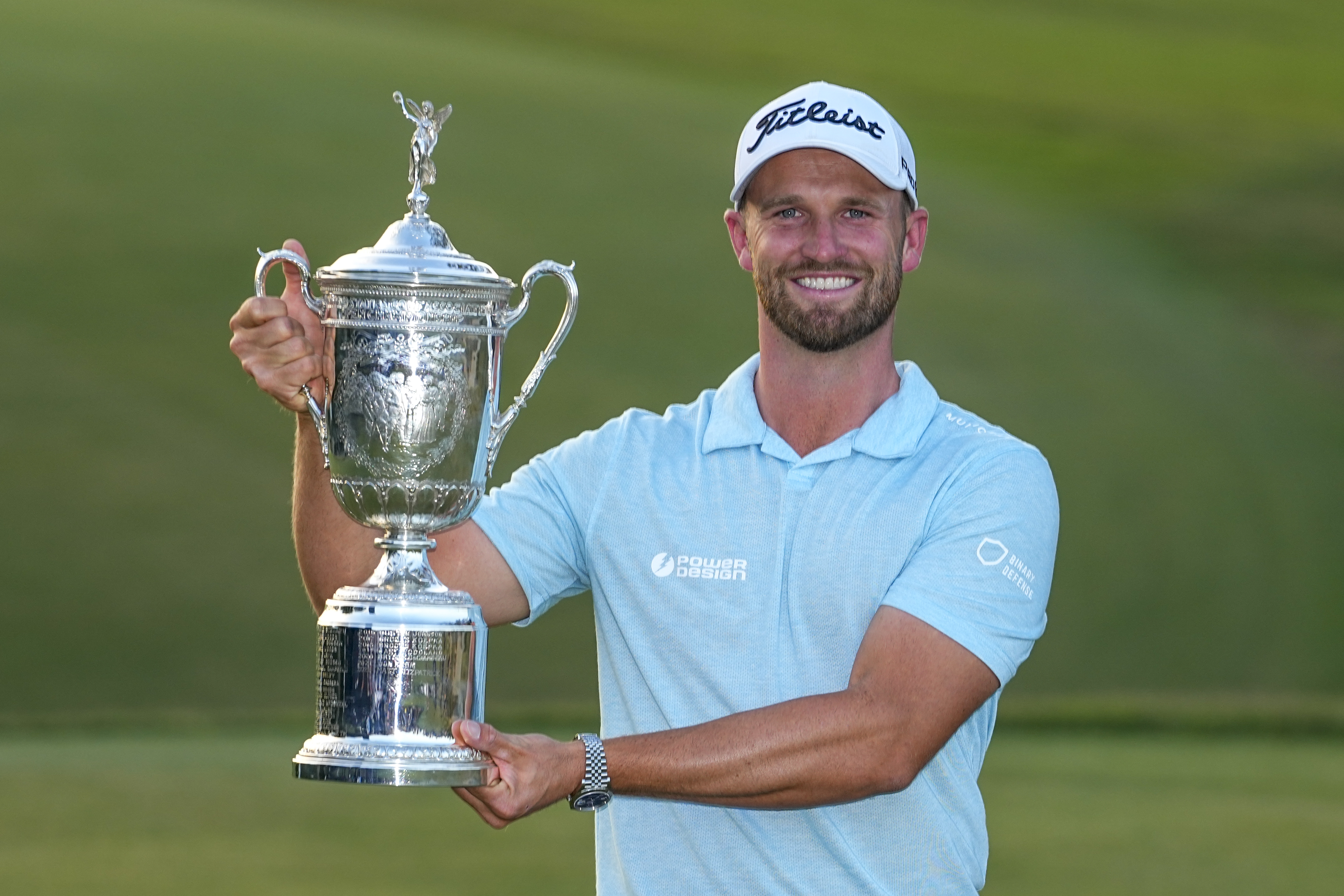Wyndham Clark celebrates with the US Open trophy