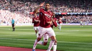 West Ham 2-1 Everton: Wilson's stoppage-time winner keeps hosts ahead of Spurs