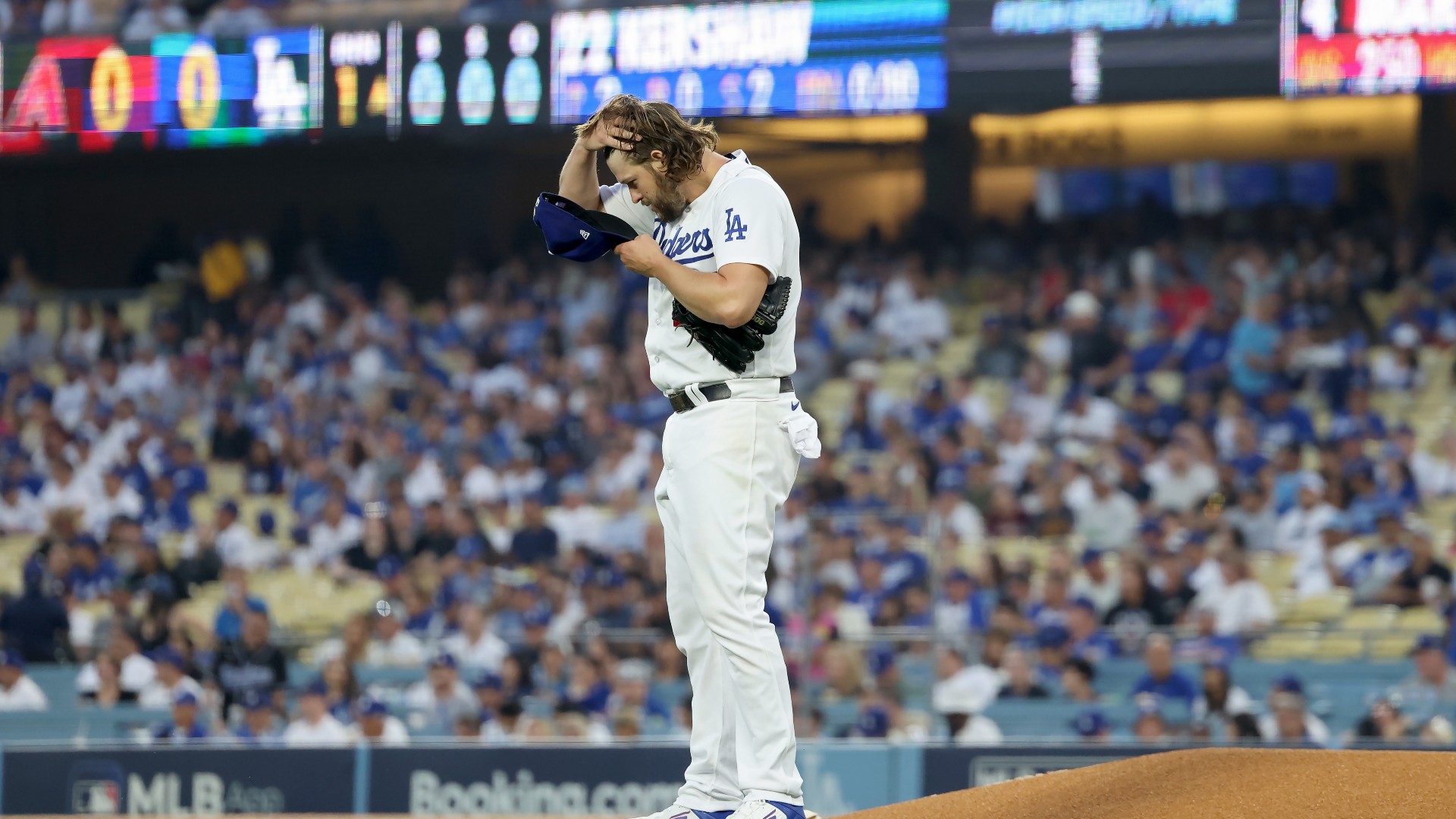 MLB: Diamondbacks score 6 in 1st off Kershaw in stunning rout of Dodgers in NLDS opener