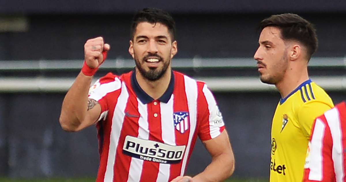 La Liga - Luis Suarez nets double as Atletico Madrid go clear at