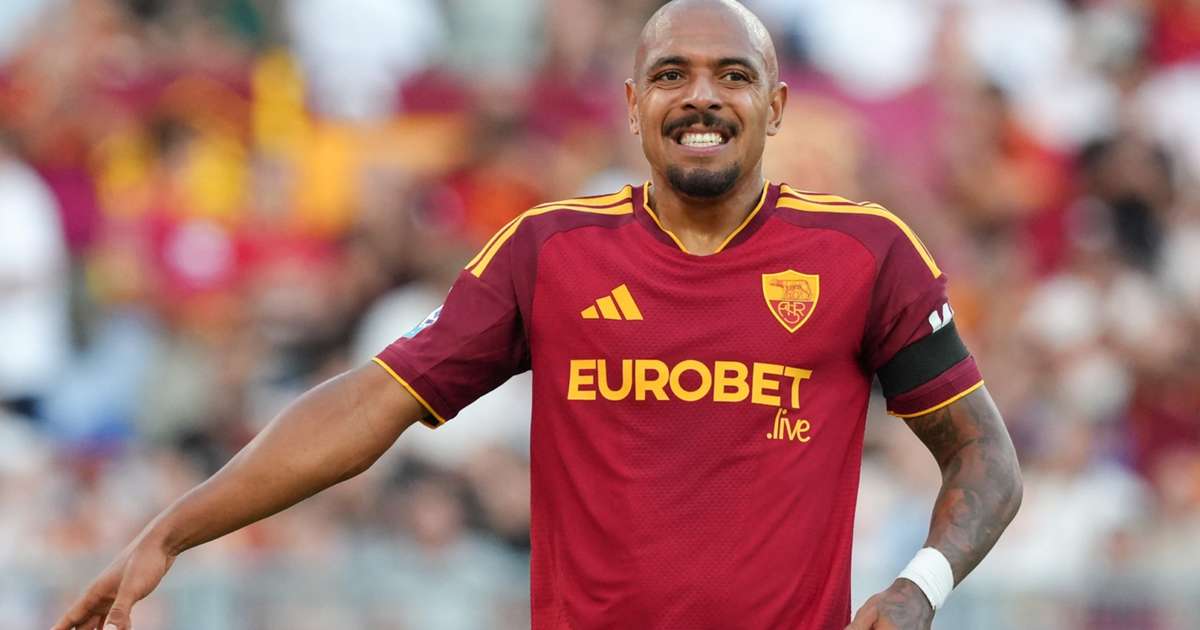 Donyell Malen in action for Roma