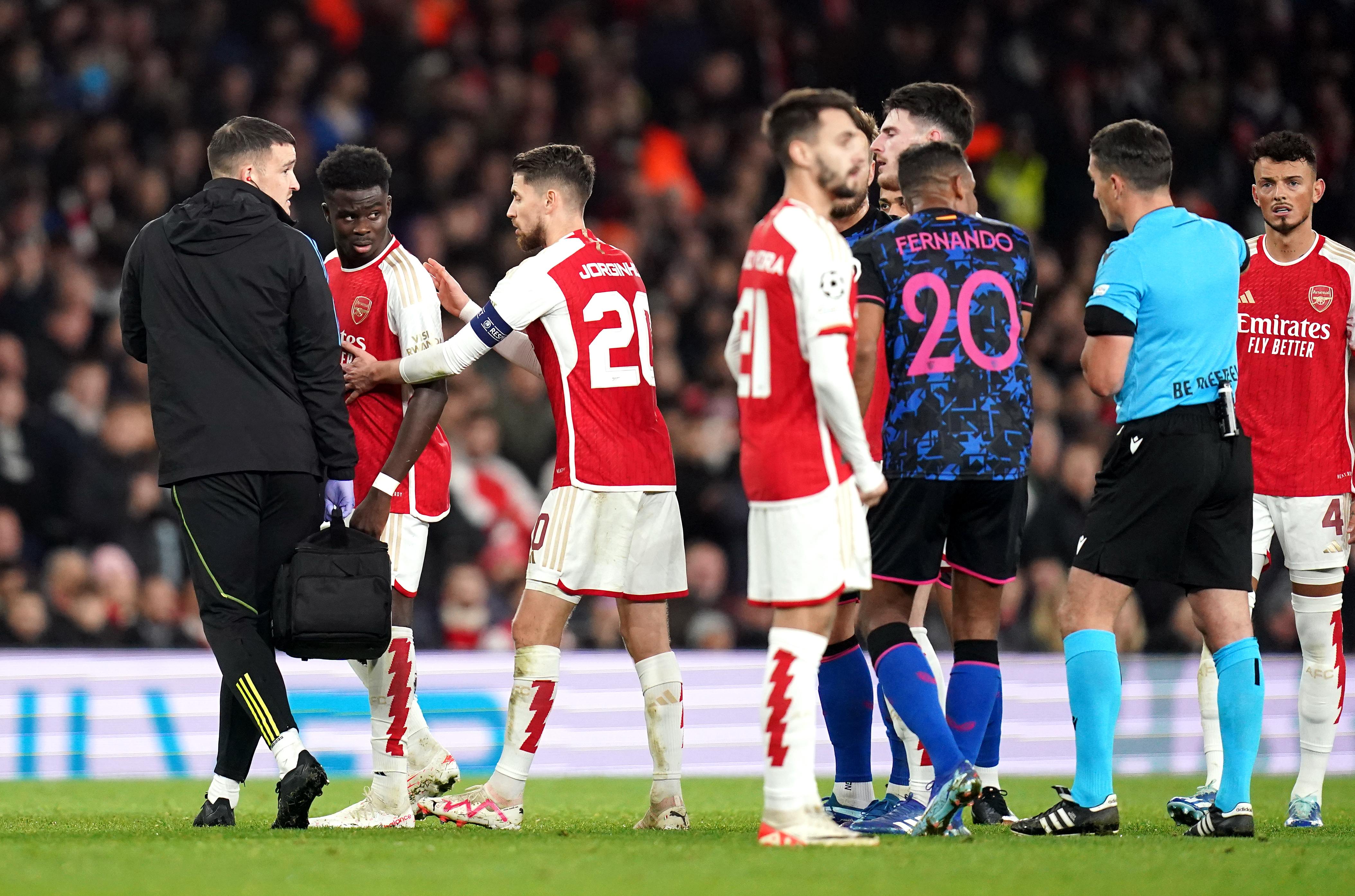 Bukayo Saka was forced off with a knock