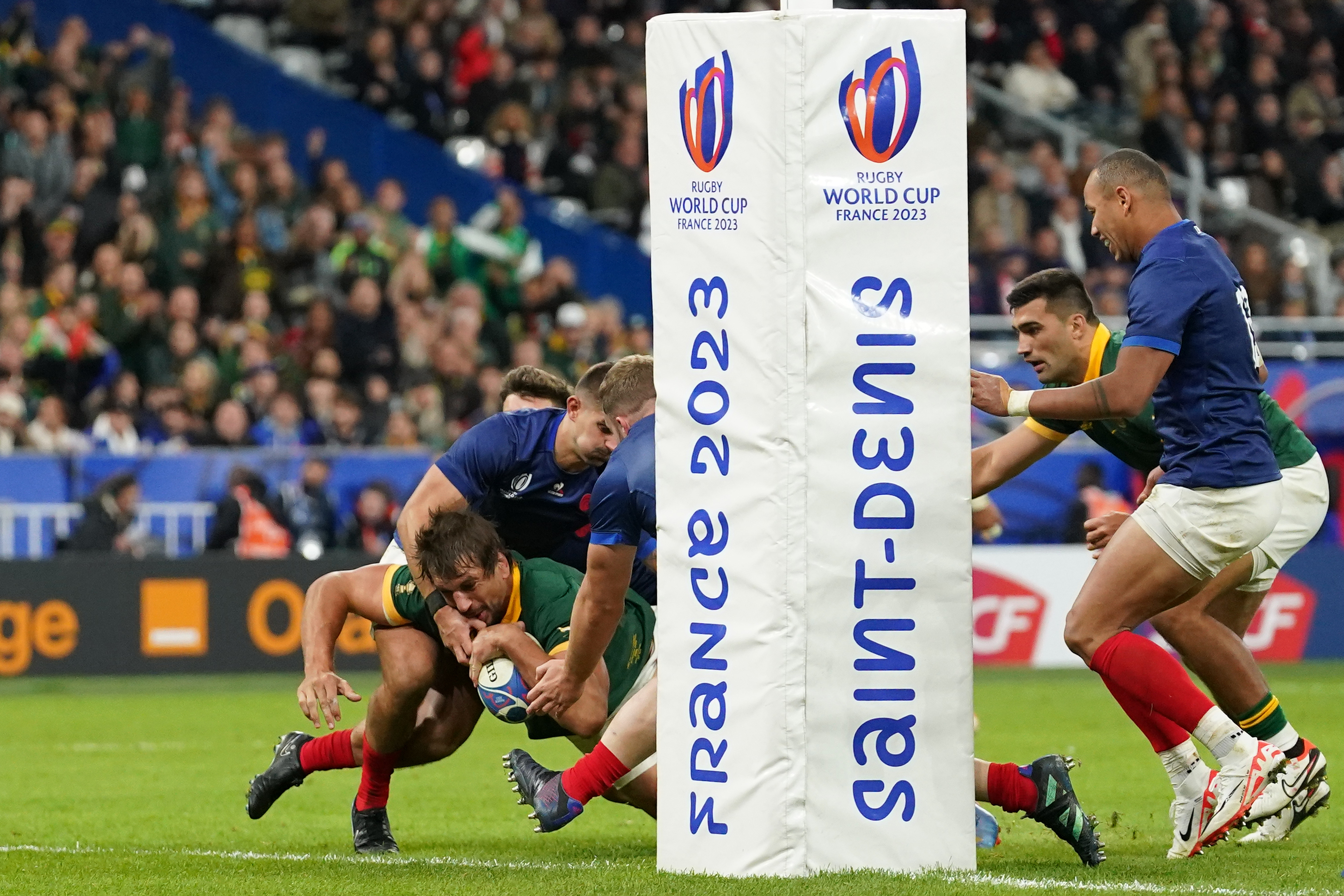 Eben Etzebeth scores South Africa’s decisive fourth try