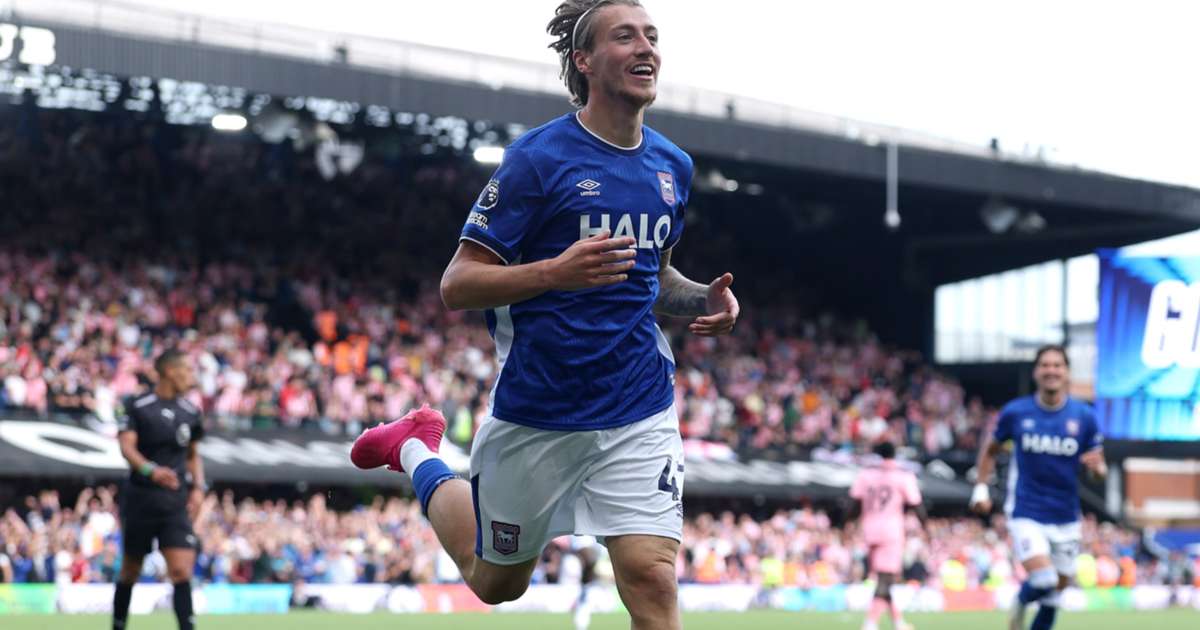 Jack Clarke strikes late as Ipswich beat Sunderland to launch Premier League return