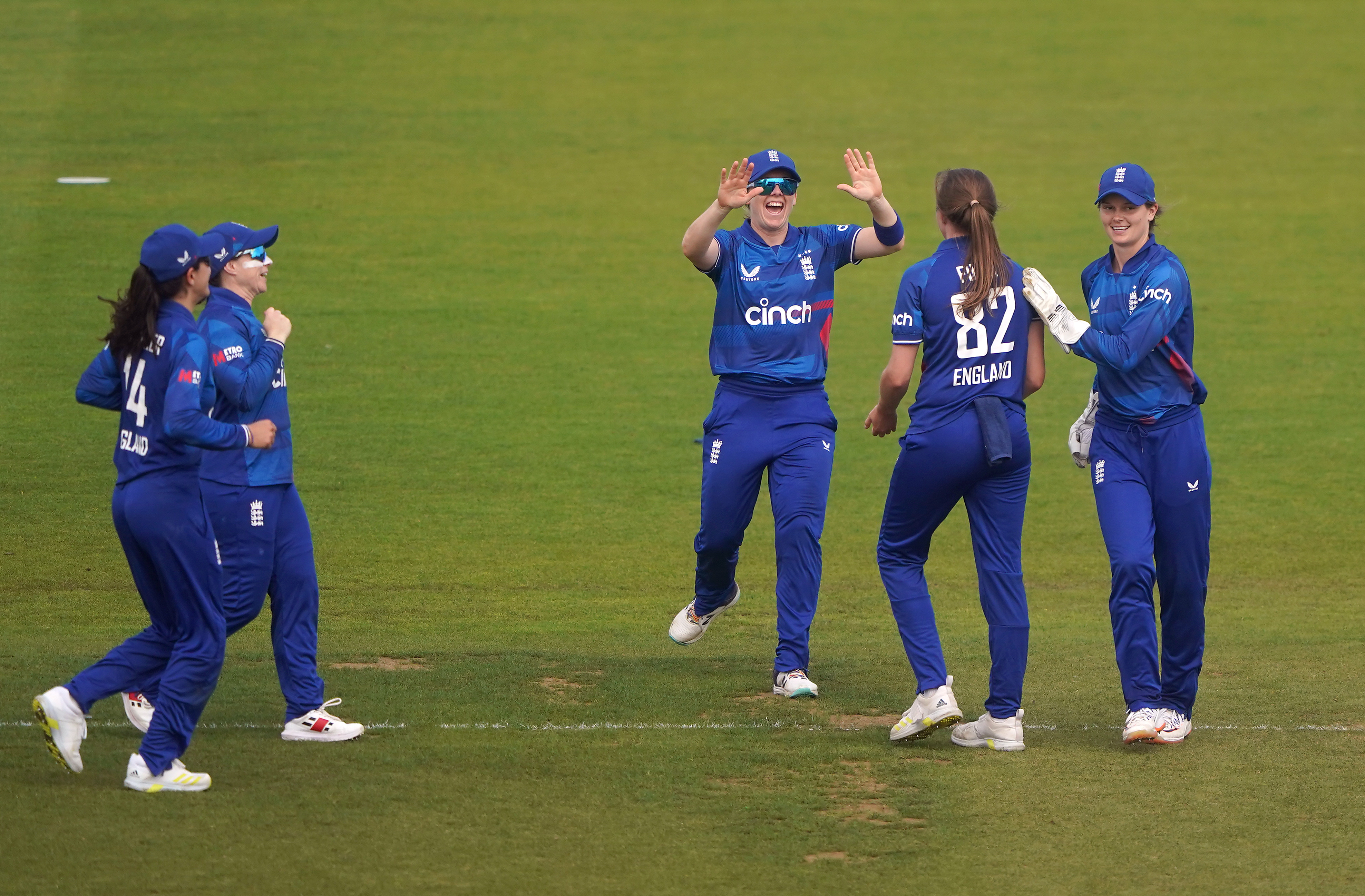 England dominate at Chester-le-Street to bowl Sri Lanka out for 106