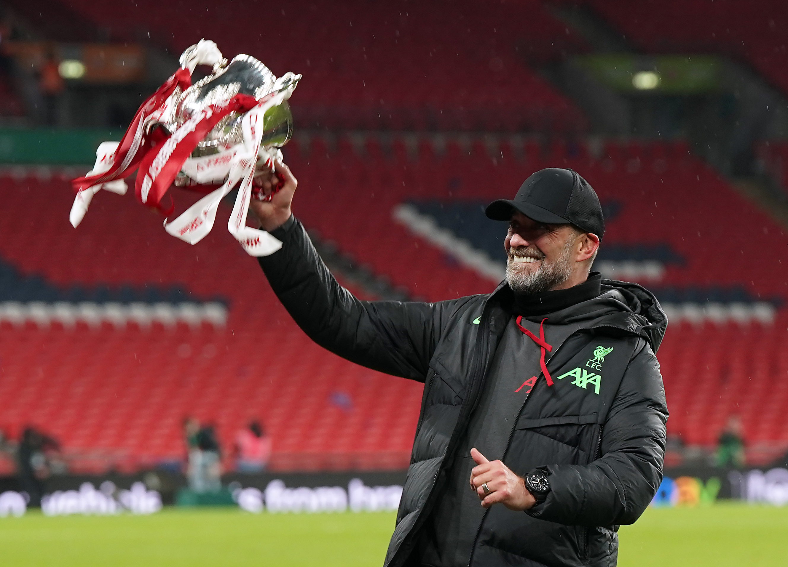 Jurgen Klopp lifts the Carabao Cup trophy