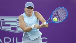 Swiatek overcomes early scare to clinch Korea Open title