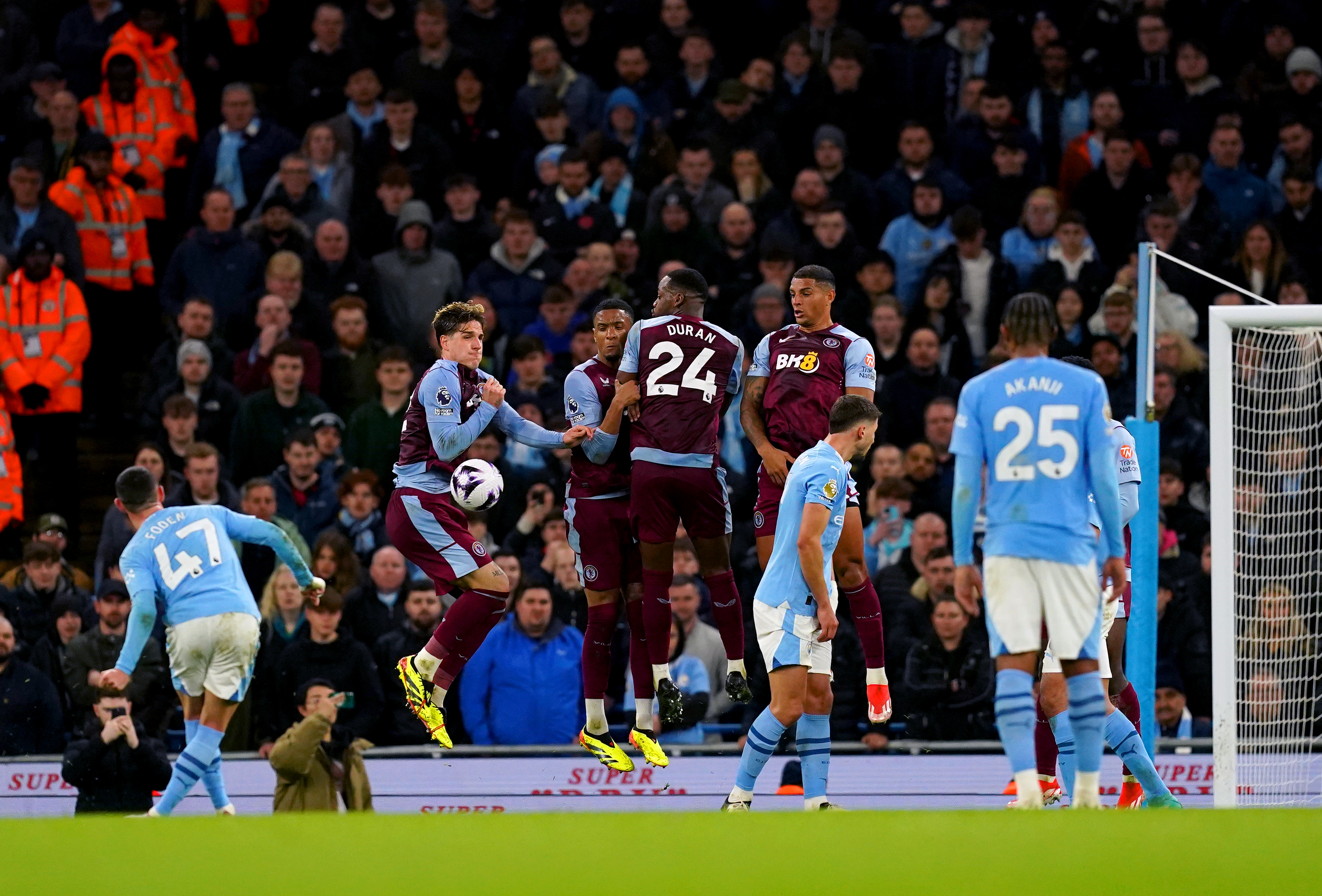 Phil Foden's first goal puts Manchester City back ahead