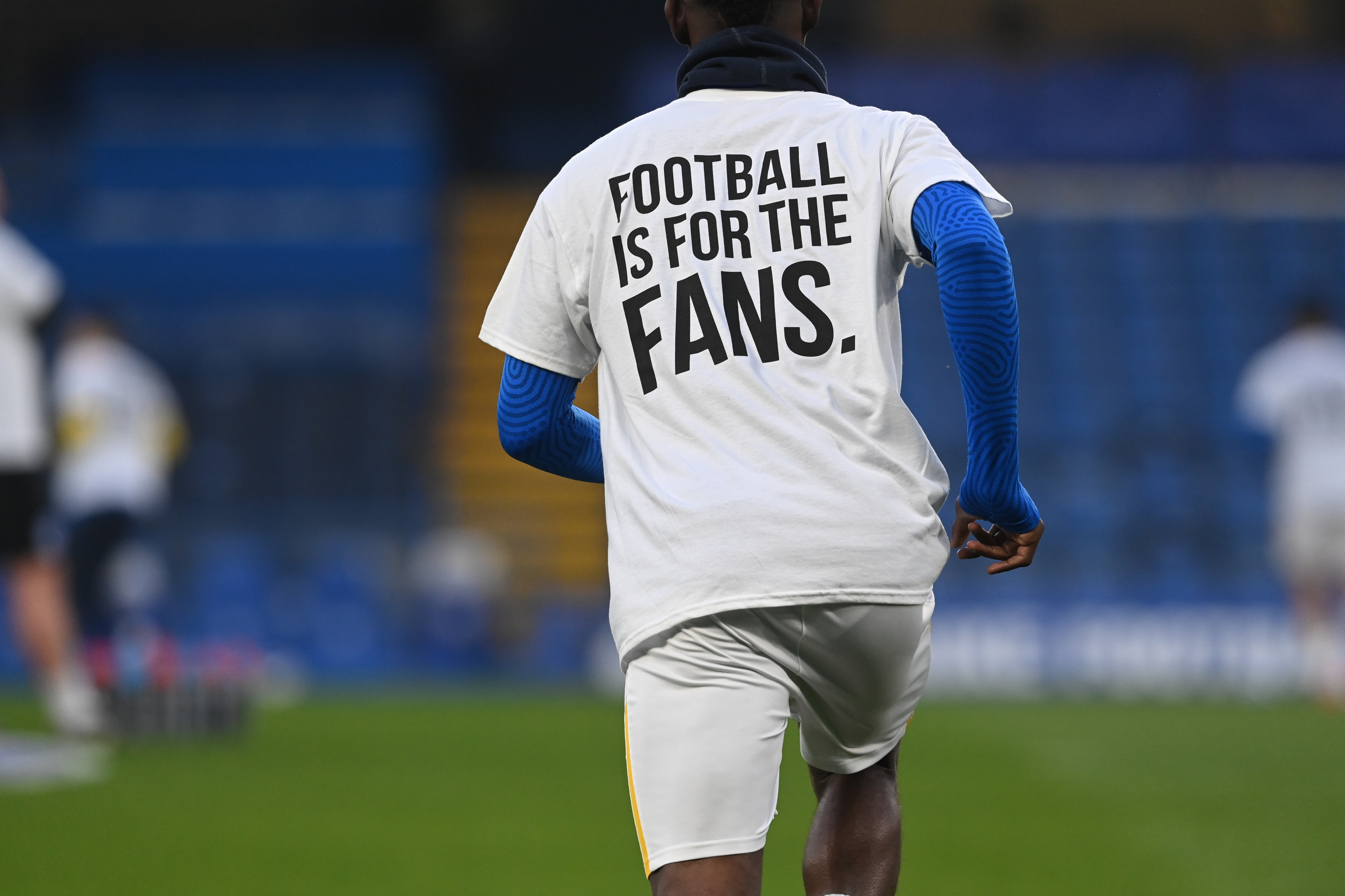 Yves Bissouma wears a shirt opposing the proposed European Super League