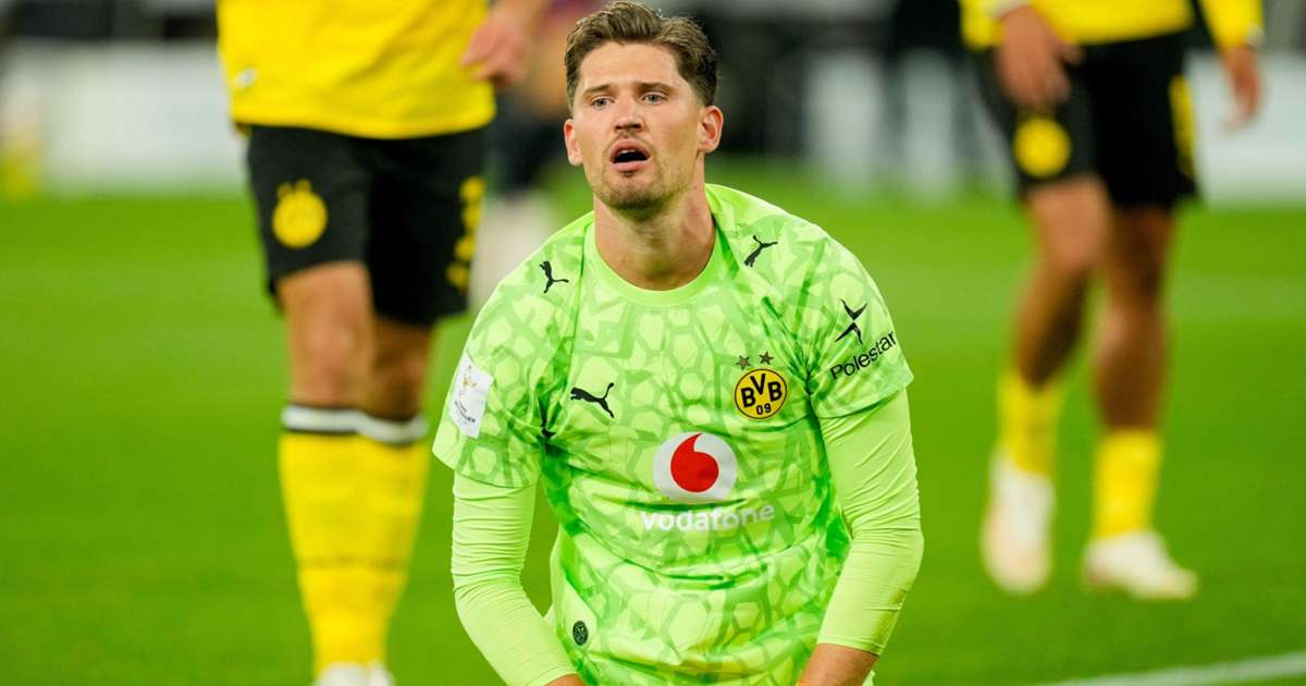 Borussia Dortmund goalkeeper Gregor Kobel