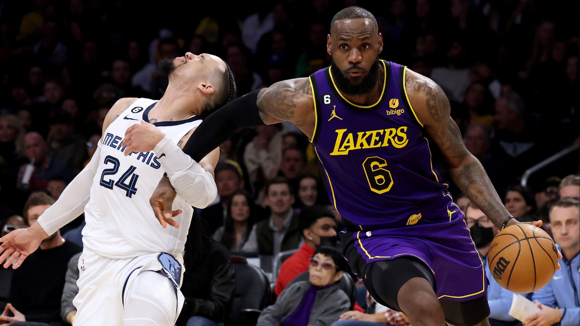 勒布朗在反复询问狄龙布鲁克斯后冲出媒体可用性NBA