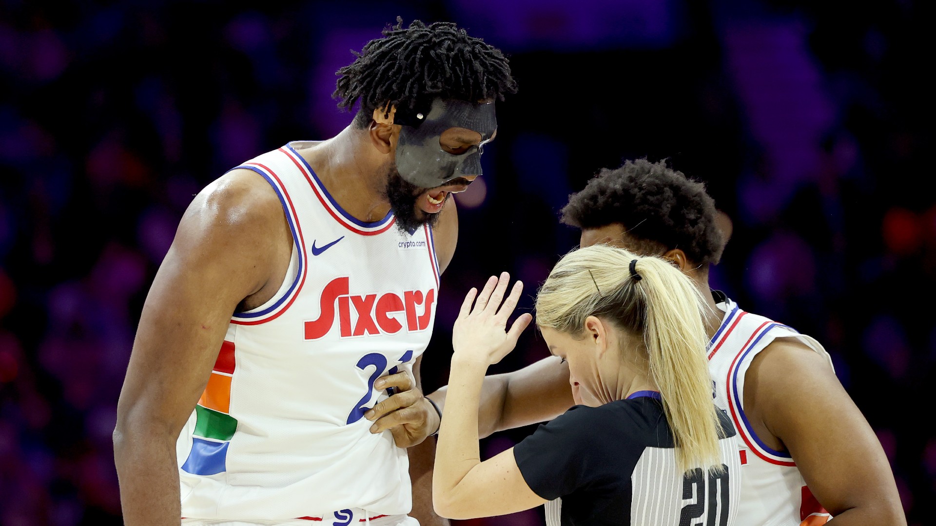 Embiid ejected in chaotic 76ers win