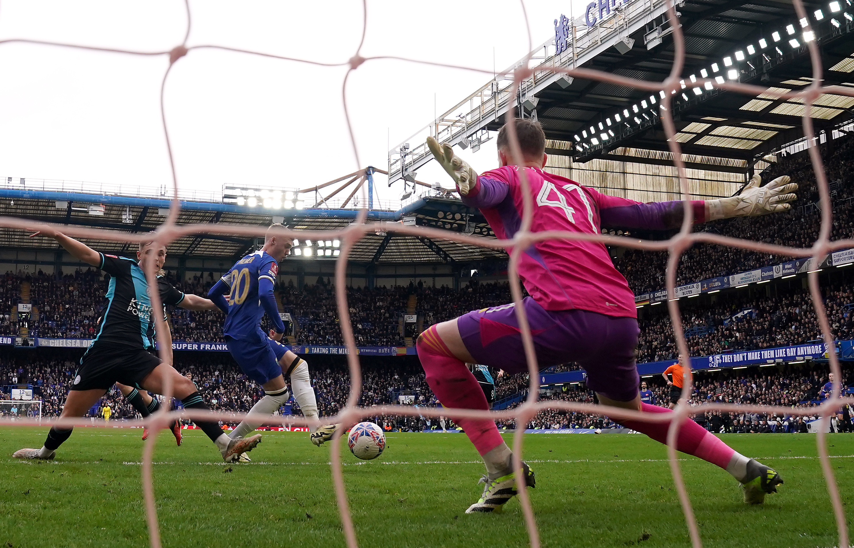 Cole Palmer puts Chelsea 2-0 up