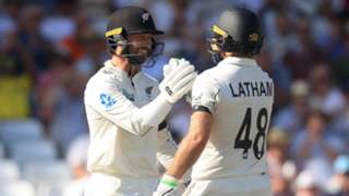 England enjoy late flurry but New Zealand dominate day one of decisive Test