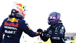 Lewis Hamilton (r) and Max Verstappen