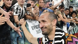 Giorgio Chiellini thanks the Juventus fans after being substituted against Lazio