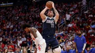 NBA: Mavericks extend streak, end Rockets' run