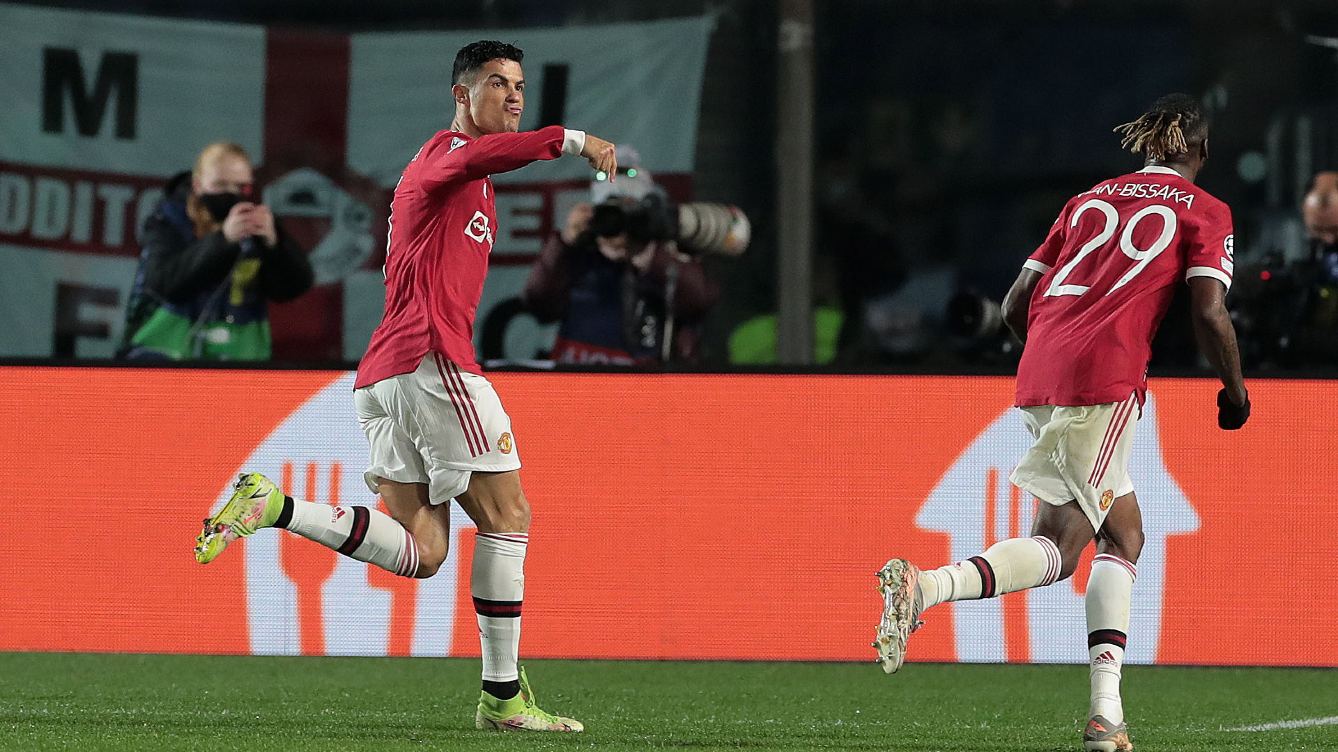 Cristiano Ronaldo celebrates his second goal against Atalanta