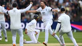 Robinson revives England on day one after clinical New Zealand bowling