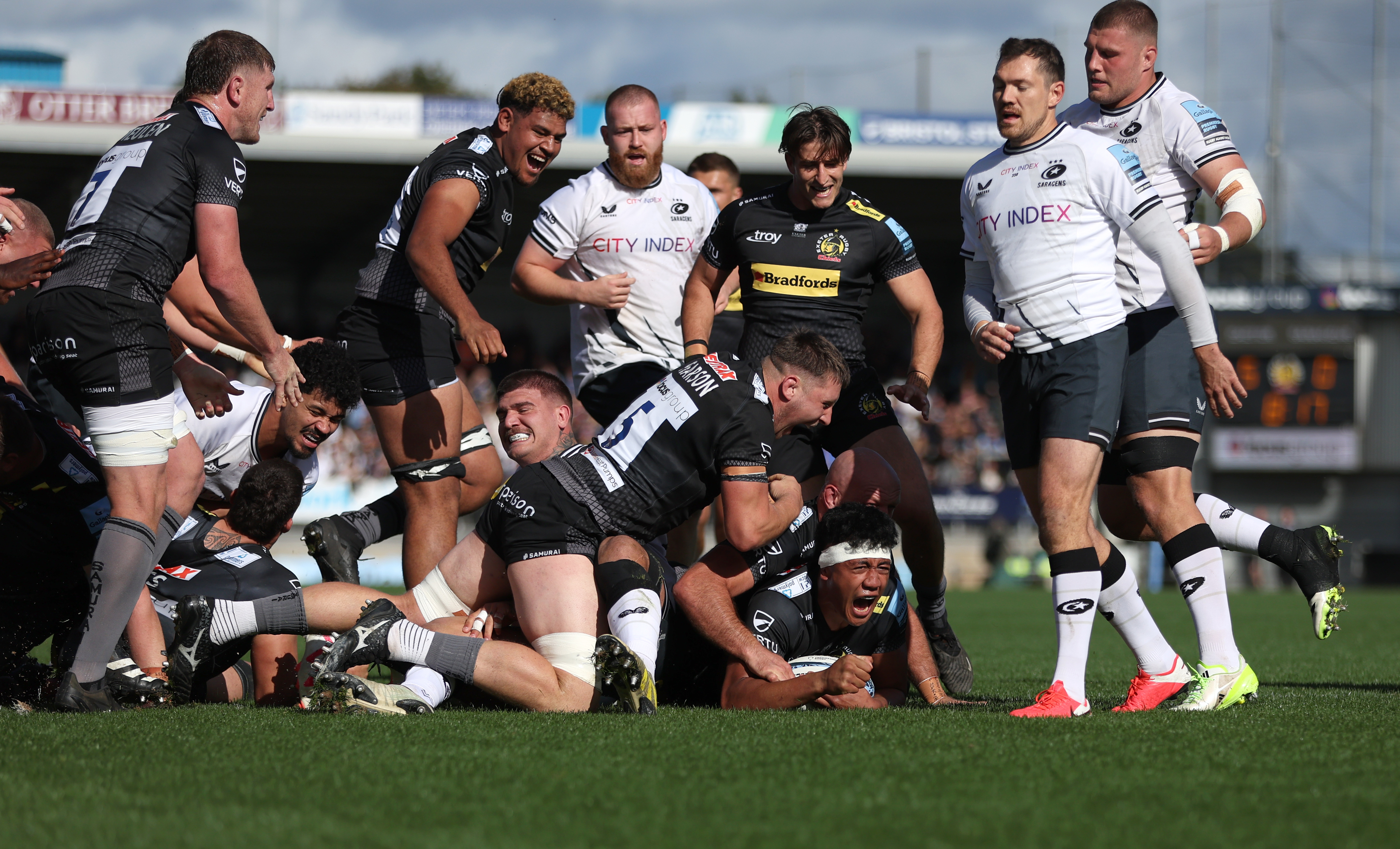 Greg Fisilau, bottom, scores Exeter’s second try