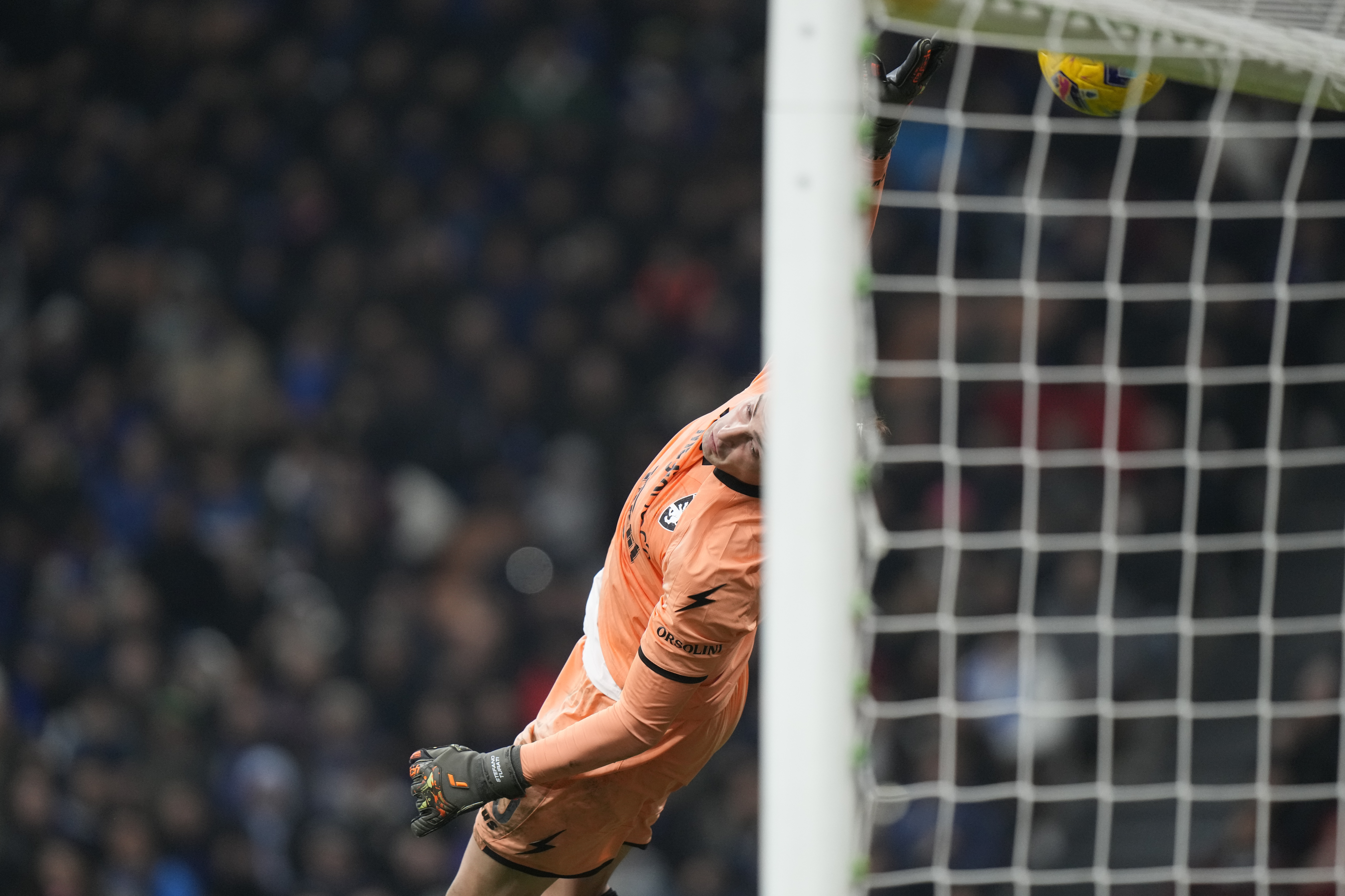 Frosinone’s keeper Stefano Turati attempts in vain to keep Federico Dimarco's long-range shot out of his net