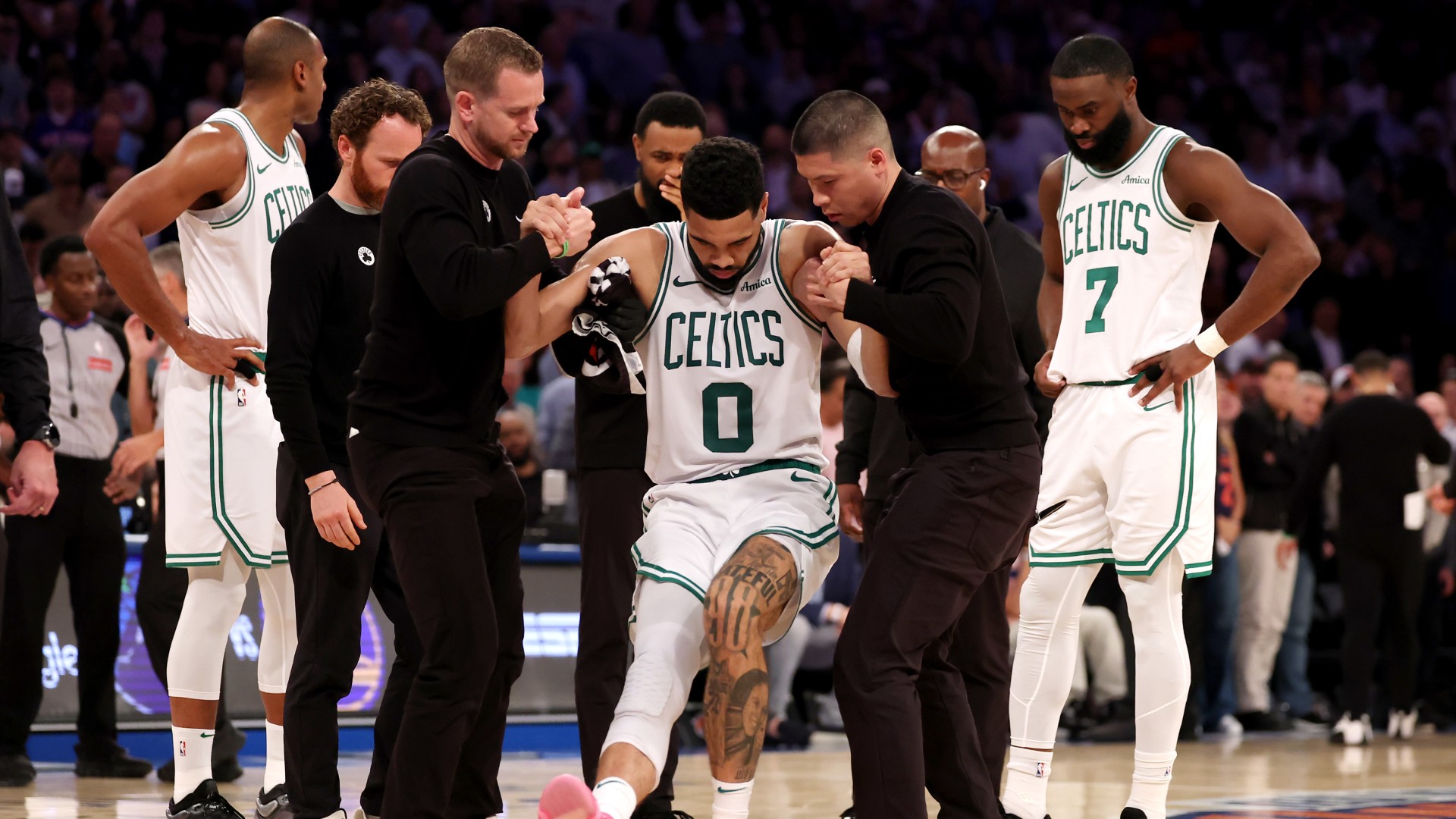 Tatum injured as Knicks, Wolves go up 3-1