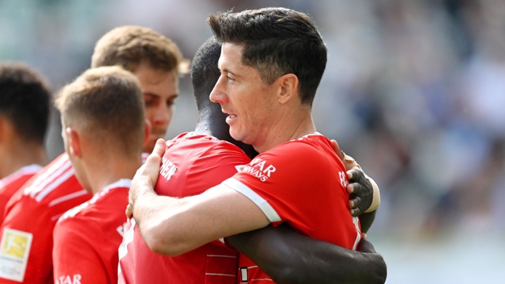 Robert Lewandowski celebrates his goal with Bayern team-mates