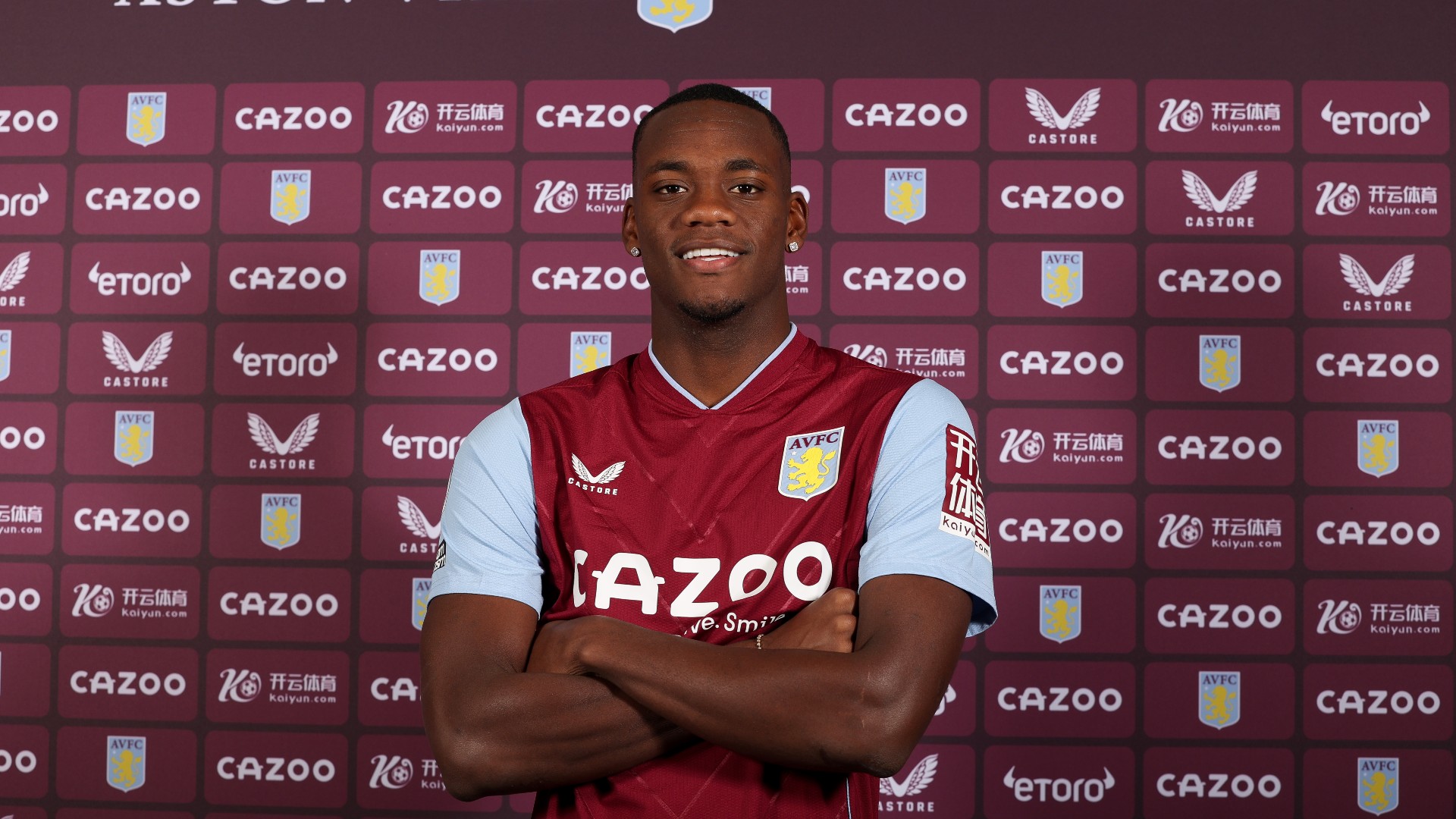 Jhon Duran completed his transfer to Aston Villa on Monday