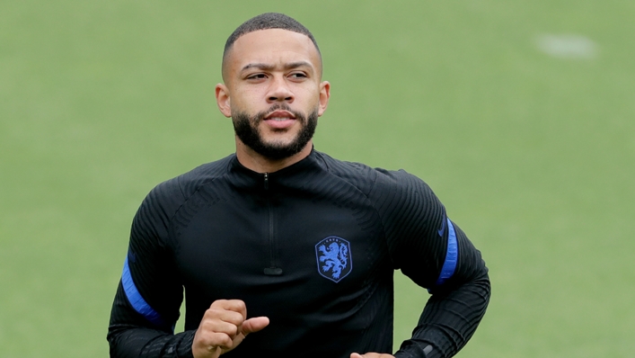 Barcelona-bound Memphis Depay takes part in Netherlands training