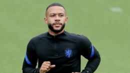 Barcelona-bound Memphis Depay takes part in Netherlands training