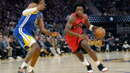 Toronto Raptors wing O.G. Anunoby attacks Kevon Looney off the dribble