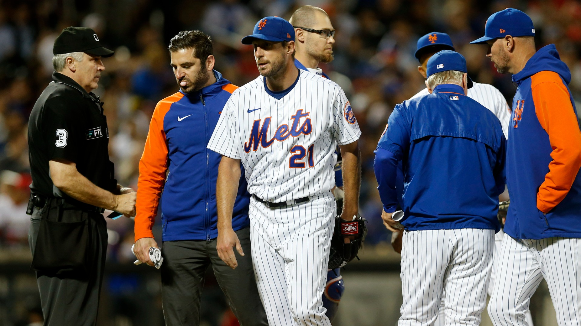 Max Scherzer leaves Wednesday's game after suffering a suspected injury