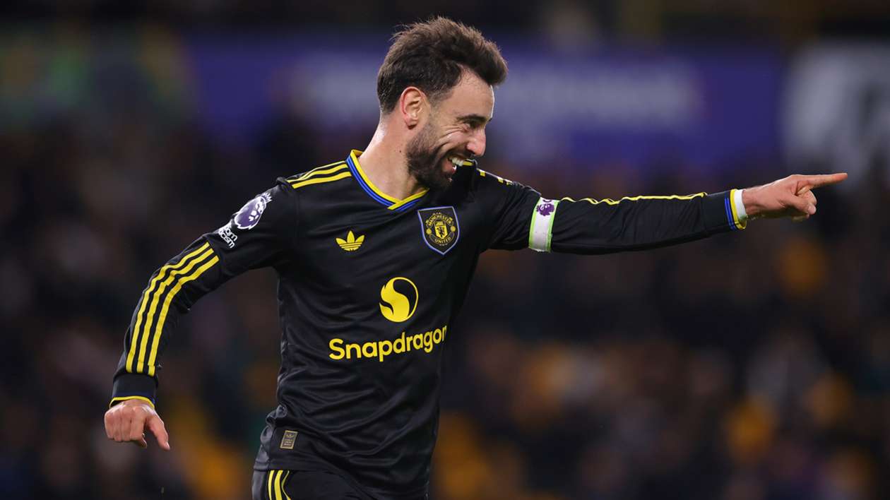 Wolves 1-4 Manchester United: Fernandes scores twice in easy win at disgruntled Molineux