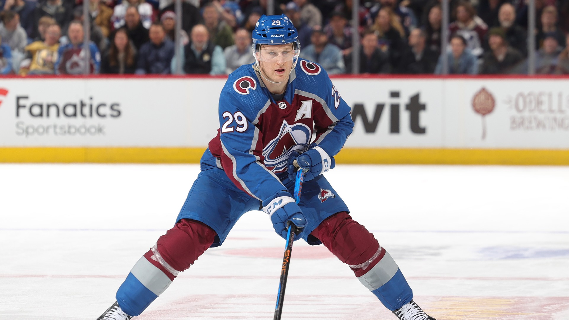 NHL: MacKinnon extends points streak in Avalanche's win