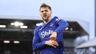 Moyes lauds Dewsbury-Hall impact in win at Fulham