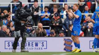 Birmingham City 2-0 Wrexham: Vicente and Klarer damage Parkinson's play-off bid