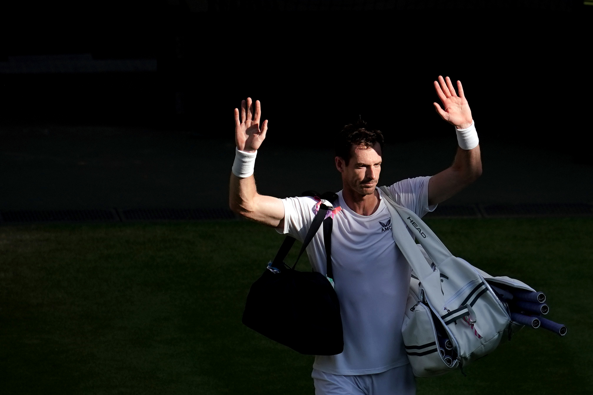 Andy Murray waves goodbye to Centre Court