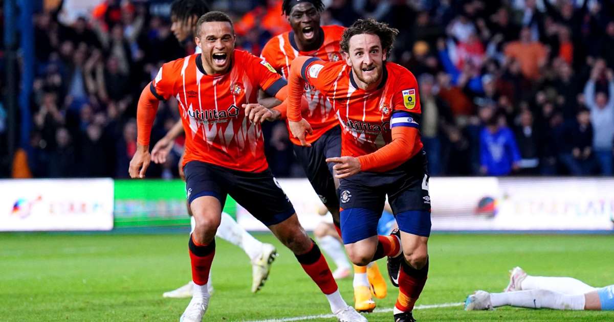 Luton Town reach play-off finals