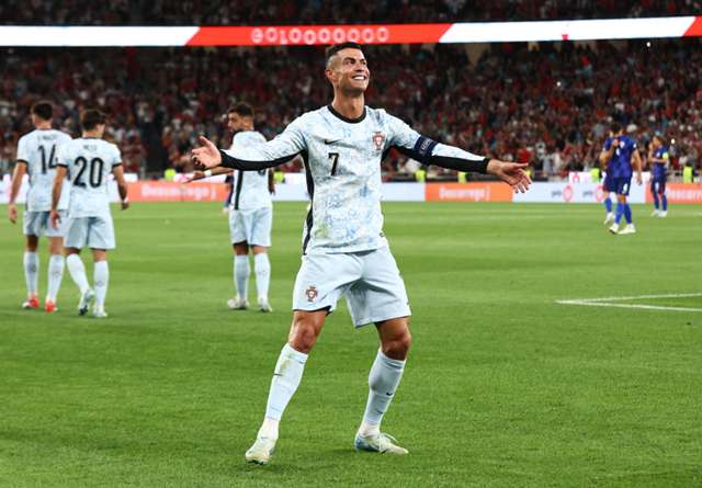 Ronaldo's 900 goals 'an inspiration for football' – Martinez