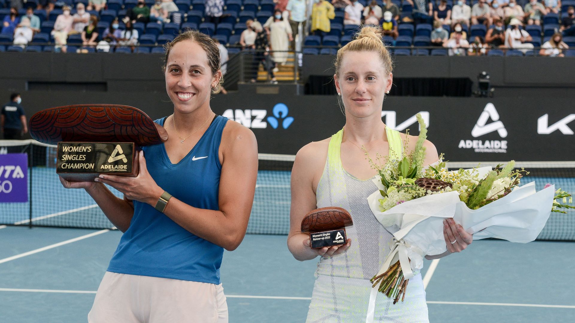 Madison Keys (L) holds the Adelaide International 2 trophy after beating Alison Riske (R)