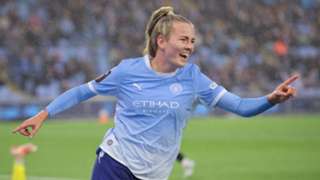 Manchester City 4-2 Liverpool: Two late goals keep champions perfect