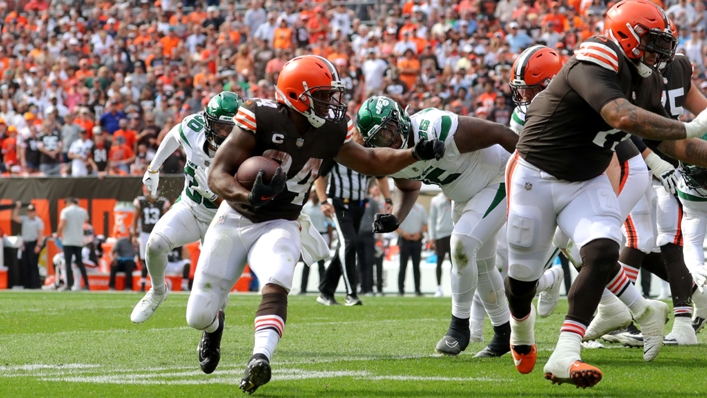 Nick Chubb running into the endzone for a late touchdown against the New York Jets
