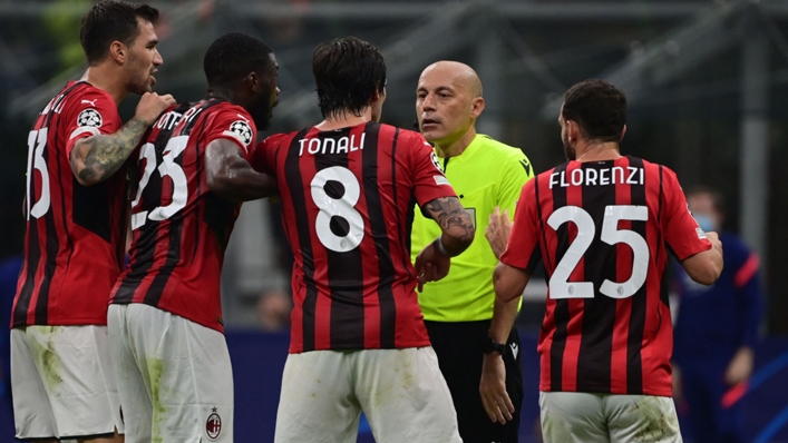Milan players confront referee Cuneyt Cakir